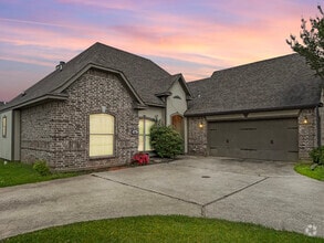 Building Photo - 701 Fox Den