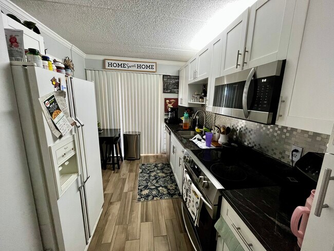 Kitchen - 4435 1st St NE