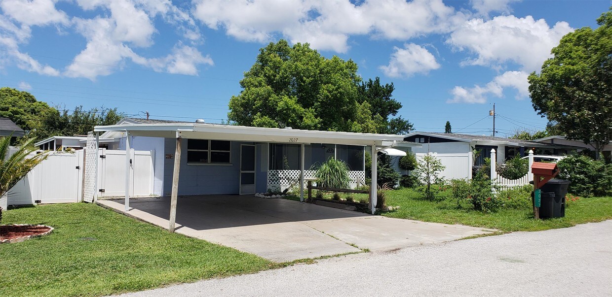 2027 Hess Dr, Holiday, FL 34691 House for Rent in Holiday, FL