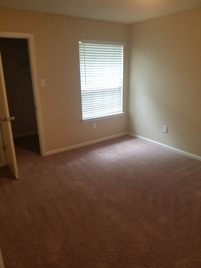 Foto del edificio - 9411 Willow Ridge Rd