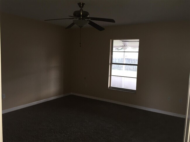 Foto del edificio - 925 Whisler Ct