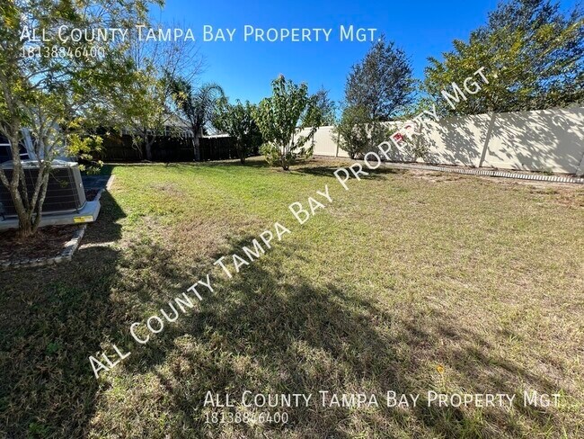 Building Photo - 4 bedroom 2 bath home in Brentwood Hills!
