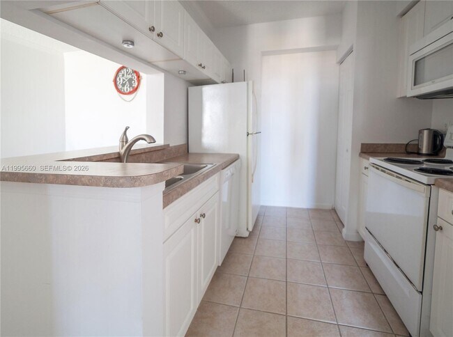 Foto del edificio - 17100 N Bay Rd