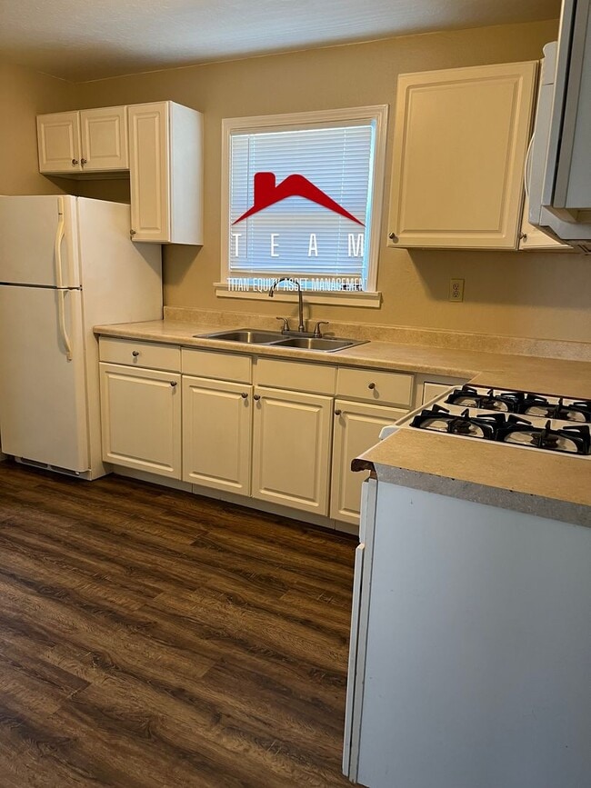 Foto del edificio - Charming first floor unit on the alley