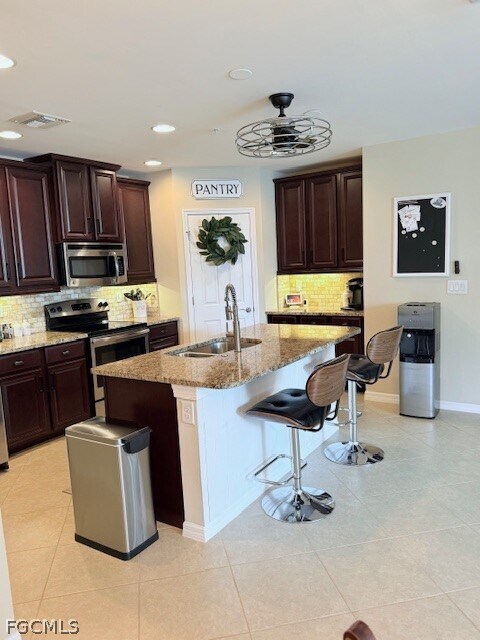 Foto del edificio - 8500 Violeta St