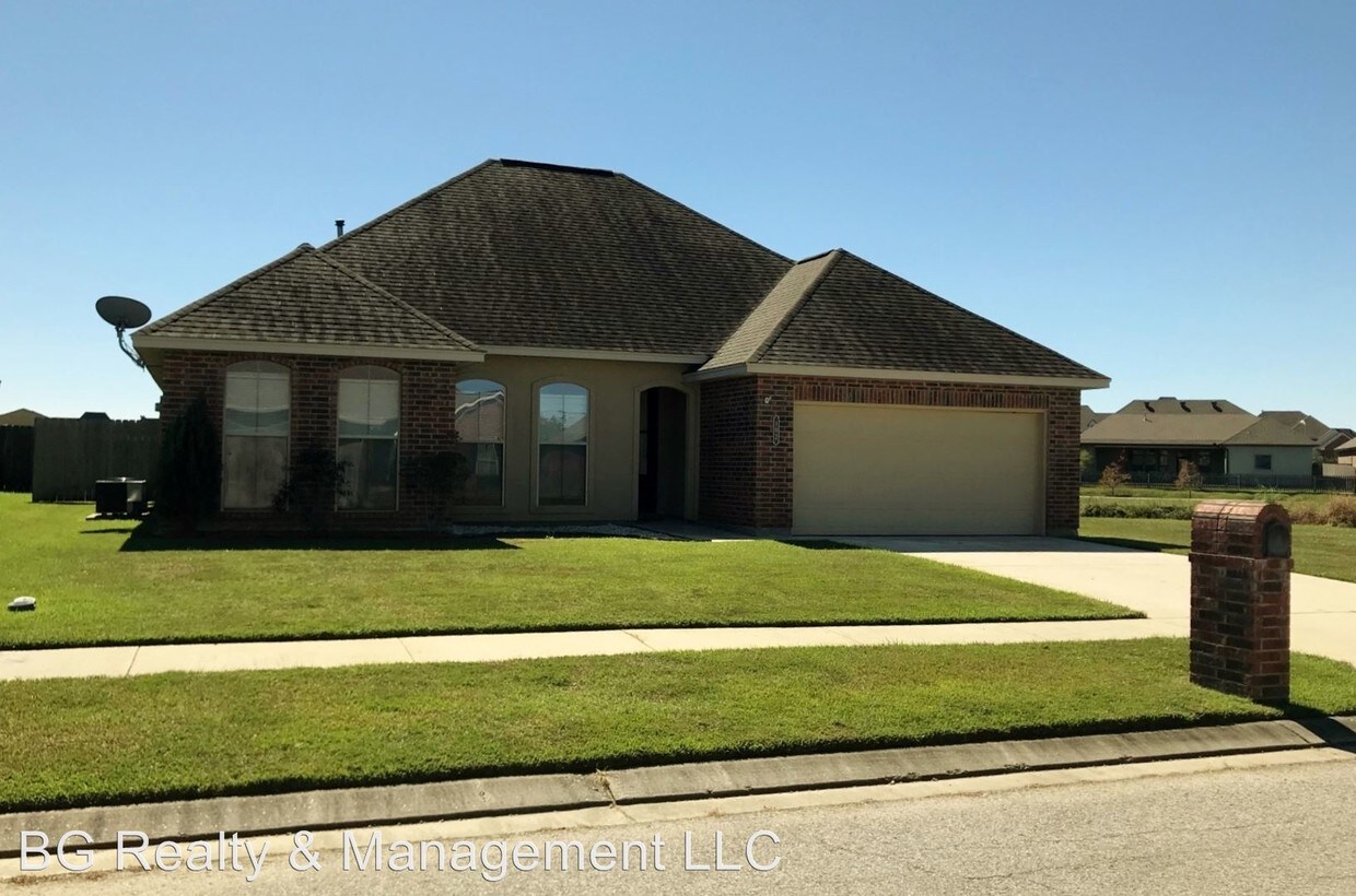 3 br, 2 bath House 102 Bayou Des Glaises