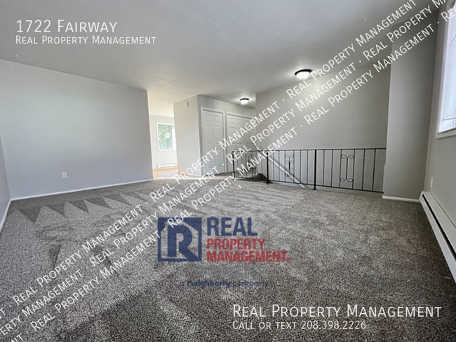 Building Photo - 2 Bed 1 Bath - 1 Car Garage - Upper Unit