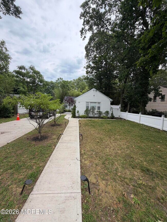Foto del edificio - 185 Elmwood Rd