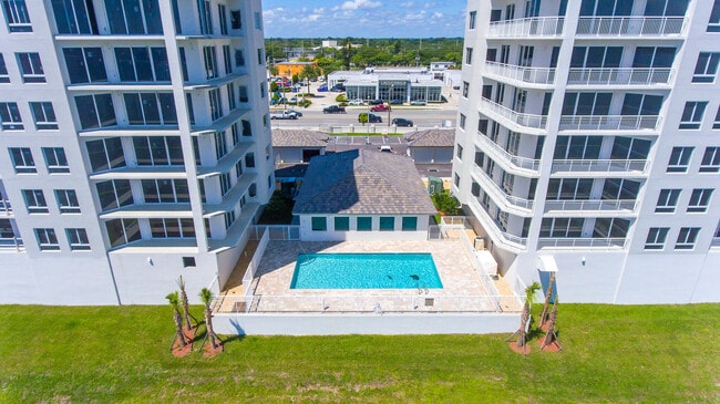 Building Photo - 1435 S Harbor City Blvd