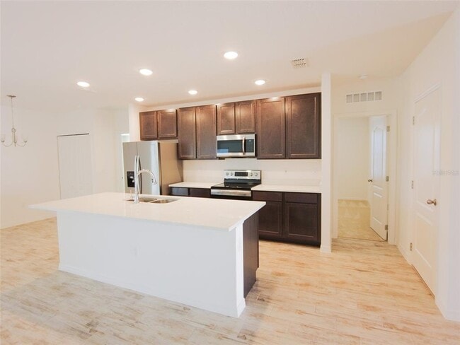 Building Photo - 423 Taft Dr