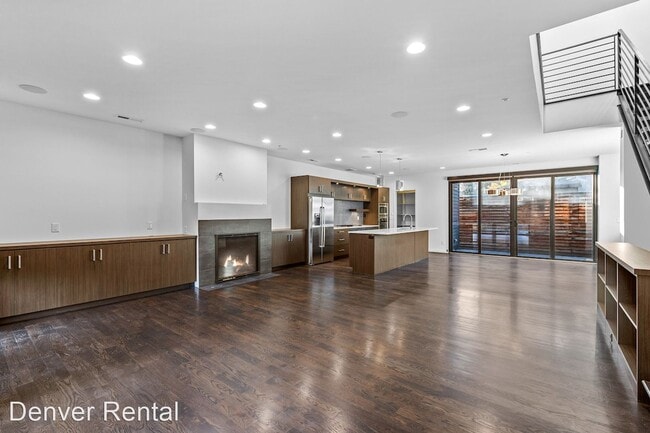 Building Photo - 4 br, 3.5 bath House - 203 S Marion Parkway