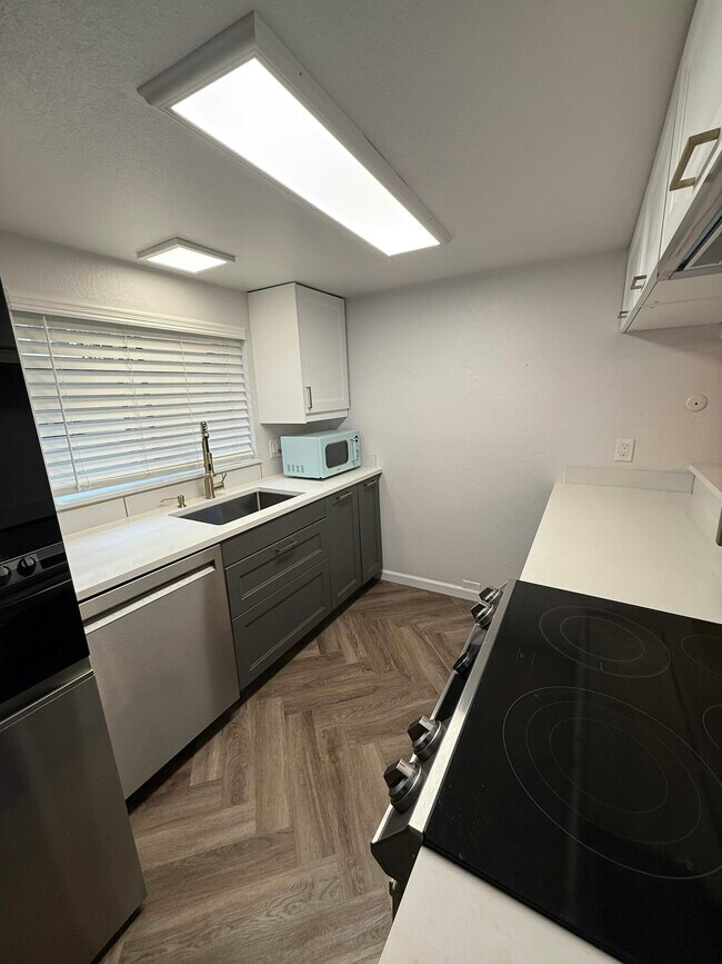 Foto del edificio - 1255 Detroit Ave