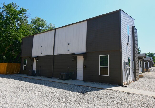 Building Photo - 1158 E Earle St