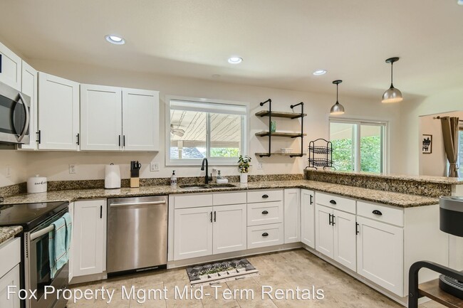Building Photo - 3 br, 3.5 bath House - 3846 Dyanna Dr