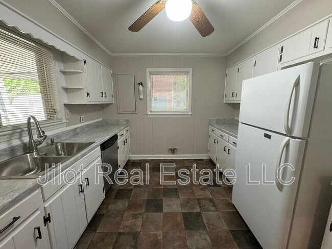 Building Photo - 2426 Caladium Drive NE