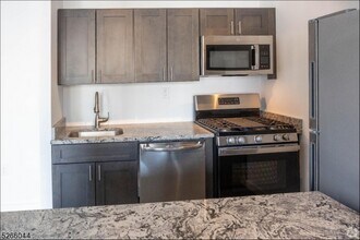 Building Photo - 100 Evergreen Pl