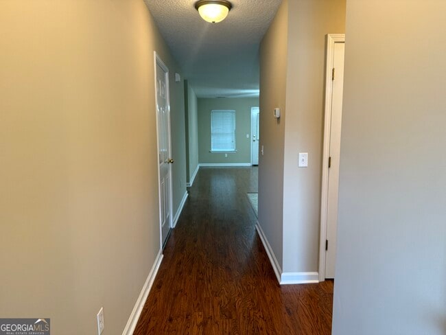 Foto del edificio - 8002 Towne Pk Dr
