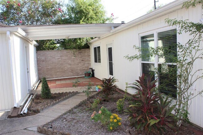 Building Photo - 16238 Indian Mill Dr