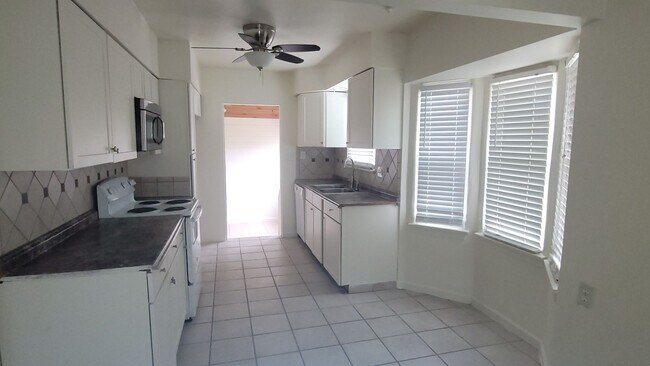 Foto del edificio - 9820 Greenacres Dr