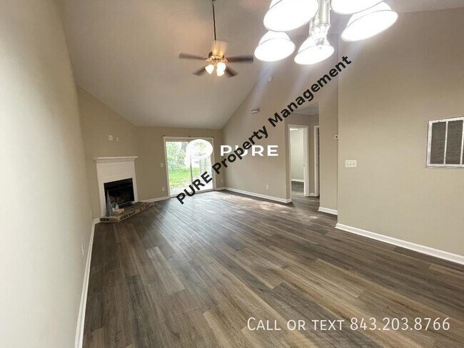 Foto del edificio - Beautiful 2-bed, 2-bath Ranch Style House ...