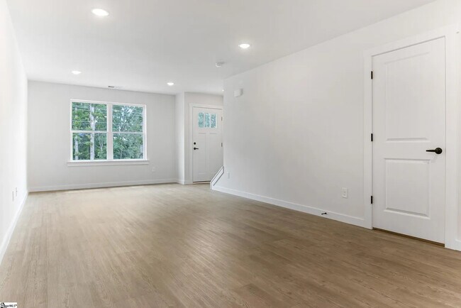 Photo - 18 Catawba Ave Townhome