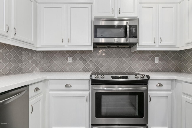 Building Photo - 26313 N Babbling Brook Dr