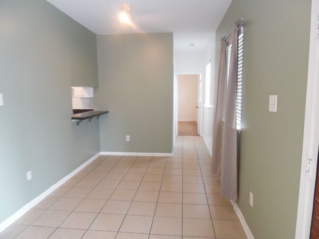 Foto del edificio - 739-741 Leontine St