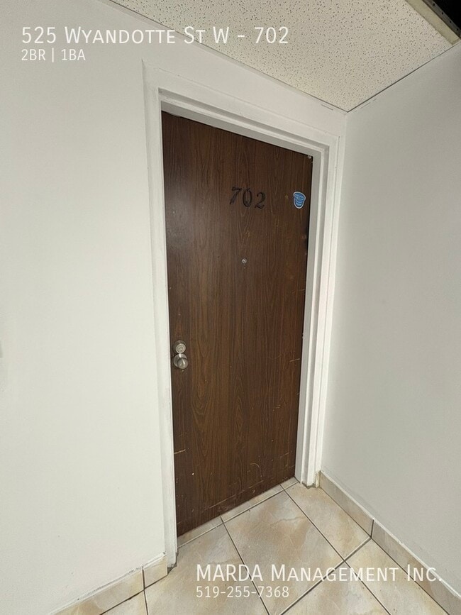 Building Photo - NEWLY RENOVATED 2 BED/1 BATH APT - DOWNTOW...