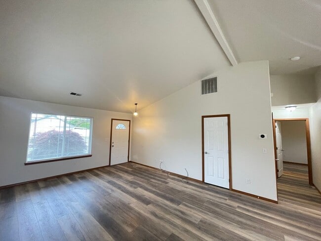 Building Photo - Hayden 3/2 Rancher