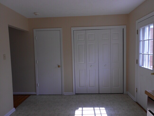 Building Photo - 407 Buckingham Dr