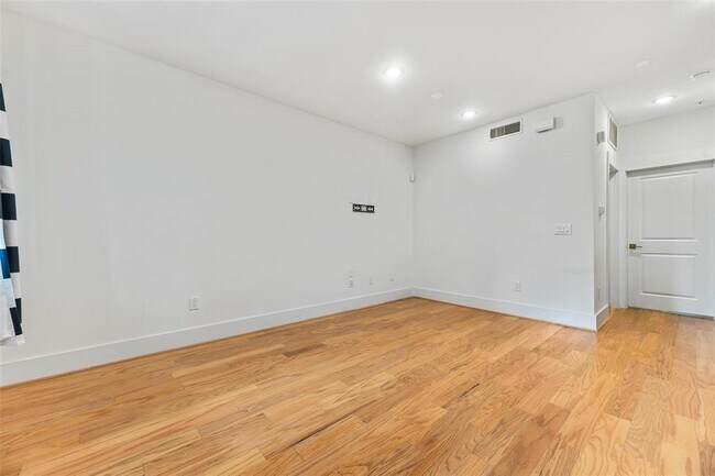 Building Photo - 2401 Crawford St