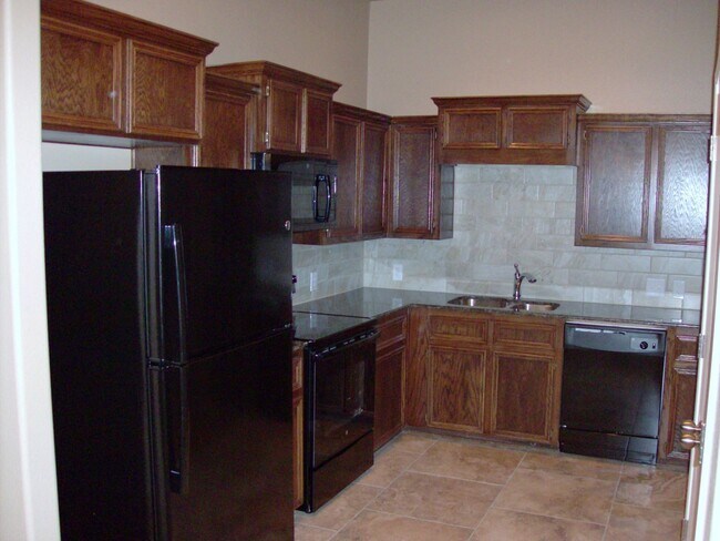 Foto del edificio - Viewable 10/3 – Spacious 3 Bedroom, 2 Bath...