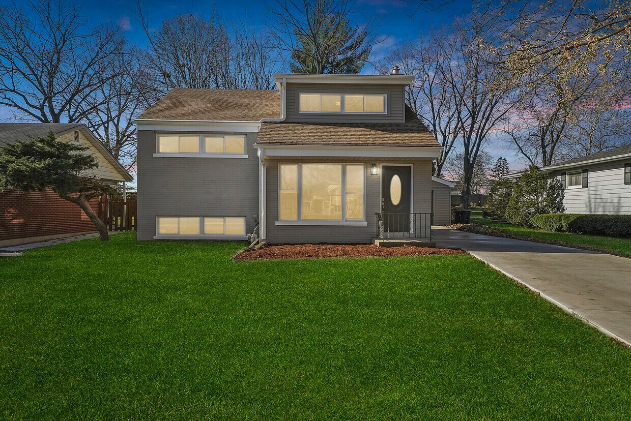 4834 Pershing Ave, Downers Grove, IL 60515 House Rental in Downers