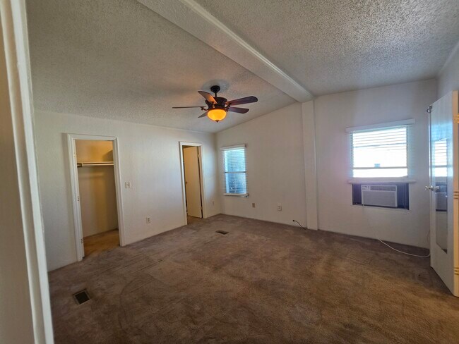 Foto del edificio - 6816 Hallmark Ave NE