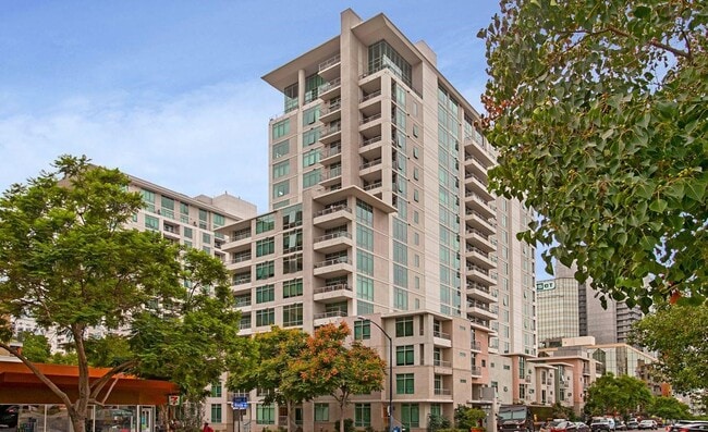 Building Photo - 425 W Beech St