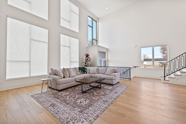 Foto del edificio - Fully Furnished in Argenta!