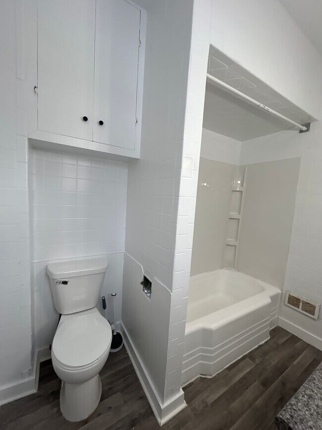 Foto del edificio - 4 bed 1 bath South Bend - ACCEPTING SECTION 8