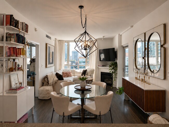 Sala de estar/comedor - 300 W Beech St