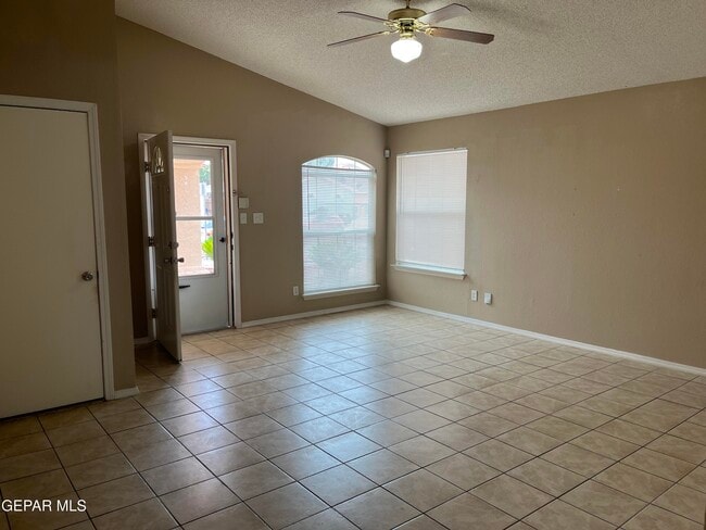 Building Photo - 12345 Tierra Plata Dr