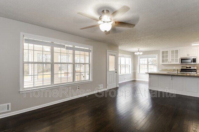 Building Photo - 390 Westchester Way