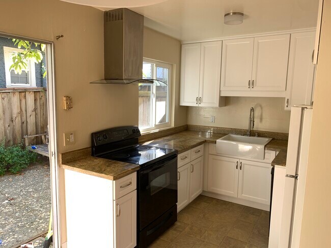 kitchen - 3038 Halcyon Ct