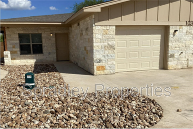 Foto del edificio - 1007 Laurel Dr