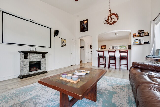 Foto del edificio - 7953 N Music Mountain Ln