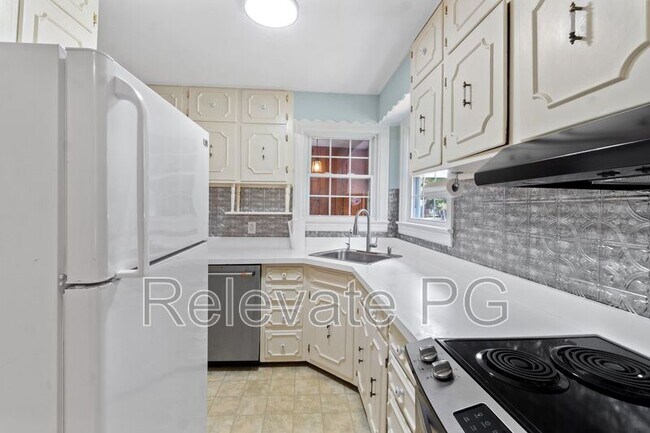 Foto del edificio - 8000 Curtis Rd