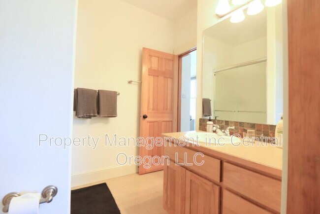 Foto del edificio - 577 W Jefferson Ave