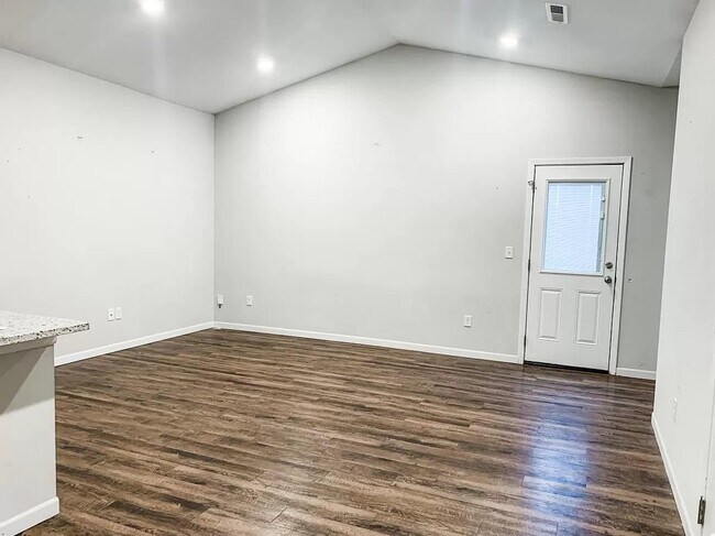 Foto del edificio - Beautiful 3 Bedroom, 2 Bathroom home locat...