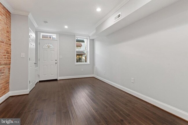 Building Photo - 3339 Paine St