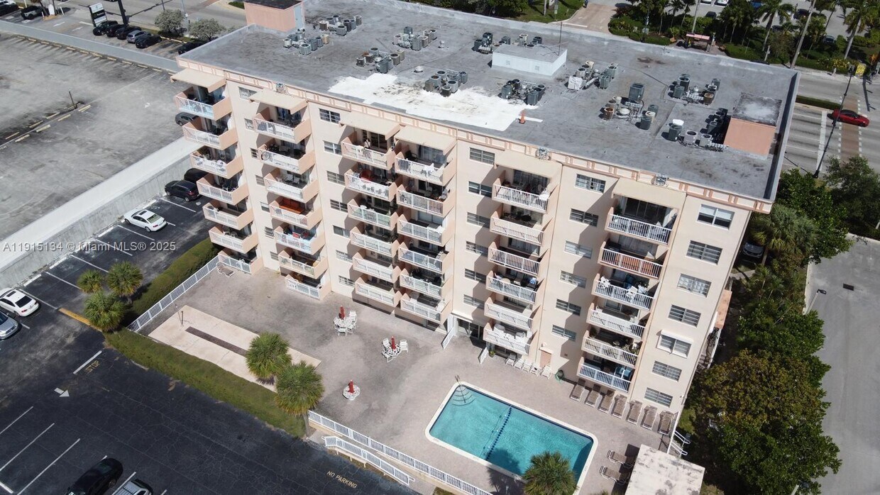 Primary Photo - 2200 E Hallandale Beach Blvd