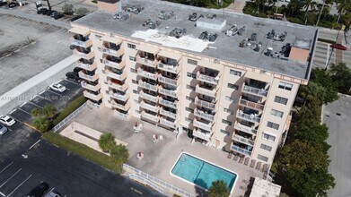 Building Photo - 2200 E Hallandale Beach Blvd