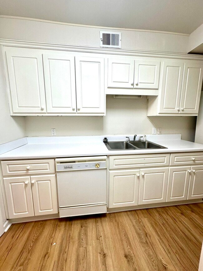 Foto del edificio - 2846 Walton Wy